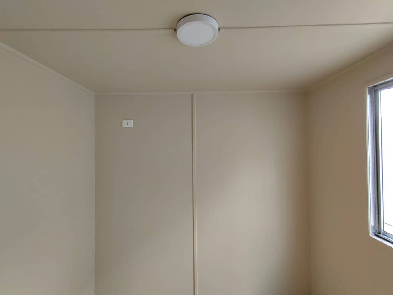 Módulo de escritório com casa de banho, com 20 pes de comprimento. (Ref: CB20-003)