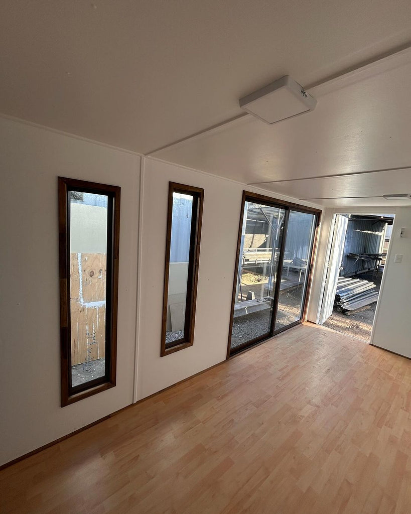 Contentor de escritório 6x2,42 m - 15 m² (Ref: CB20-002)