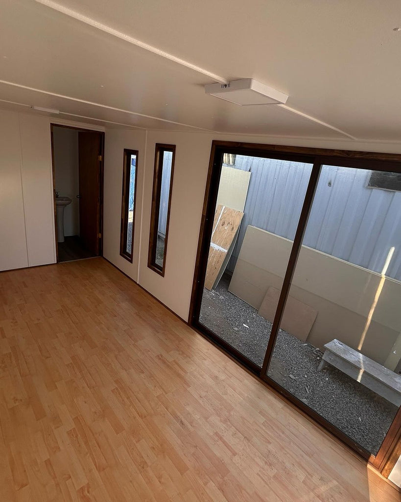 Contentor de escritório 6x2,42 m - 15 m² (Ref: CB20-002)