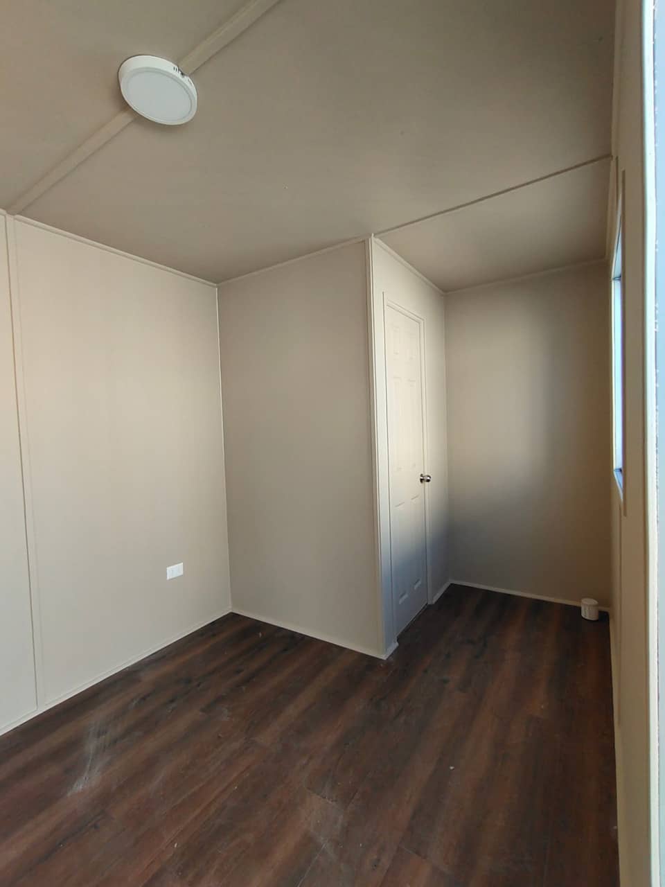 Módulo de escritório com casa de banho, com 20 pes de comprimento. (Ref: CB20-003)