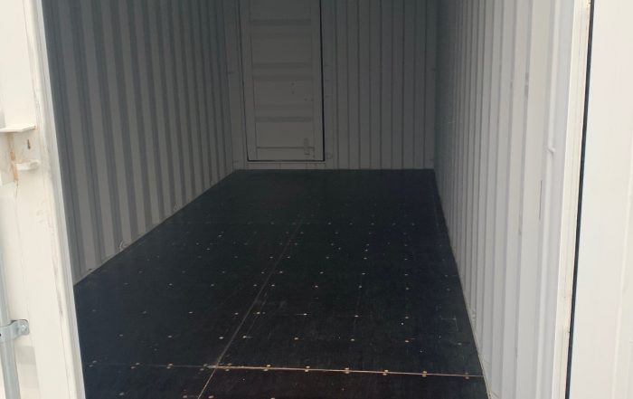 Contentor marítimo novo de 20 pés com três portas.